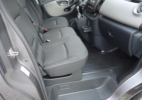 Renault Trafic cena 65900 przebieg: 207000, rok produkcji 2015 z Władysławowo małe 137